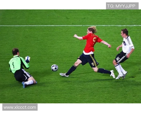 库尔图瓦:守护者的传奇之路与足球世界的荣耀时刻 库尔图瓦:守护者的传奇之路与足球世界的荣耀时刻